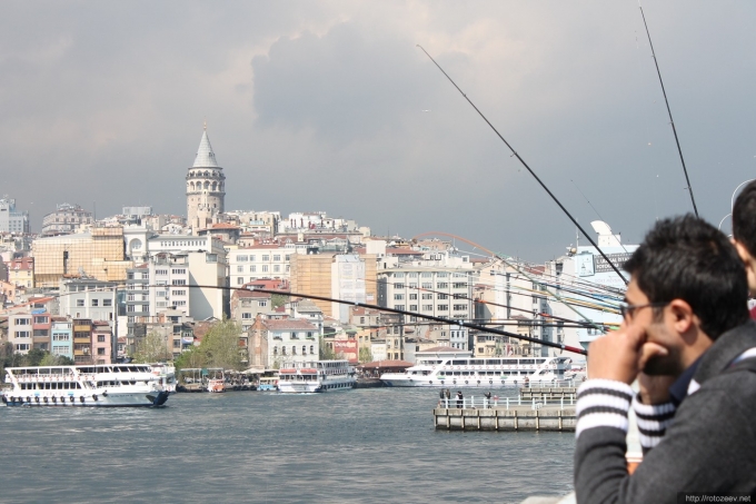 Рыбаки в Стамбуле