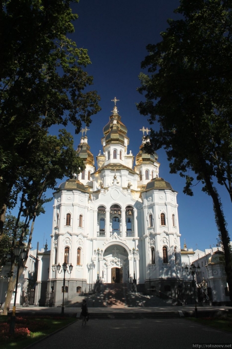 Харьков, Зеркальная струя, храм, 2016 год