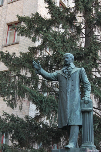 Памятник Каразину