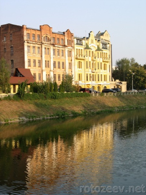 Дом у реки