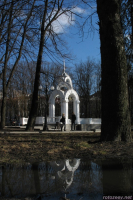 Зеркальная струя весной