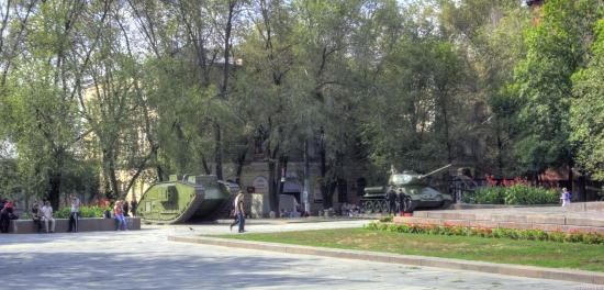 Центр Харькова до того как срубили деревья и снесли памятник