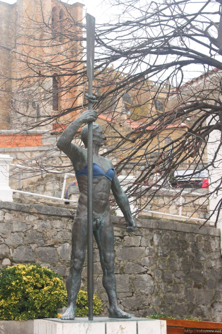 oskorbitelny_pamyatnik