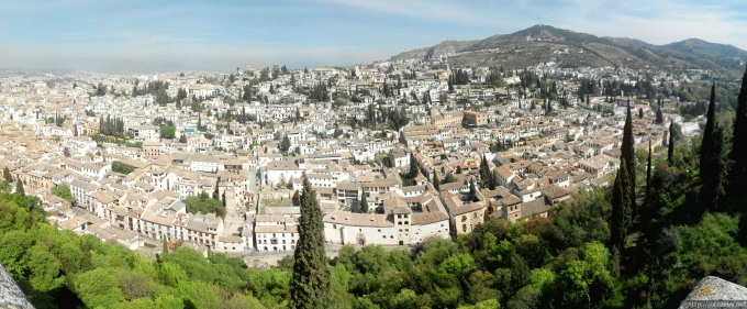 Вид на Гранаду из Альгамбры